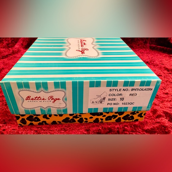 BNIB BETTIE PAGE by ELLIE Calacera FloralSkull Embroidered Platform Wedge 10 Red - Picture 6 of 7